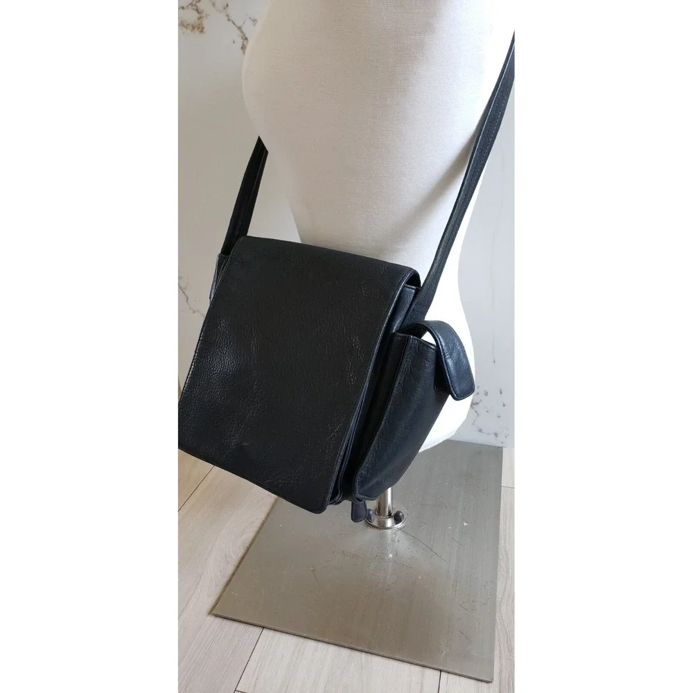 Tignanello Crossbody Bag Womens Small Black Leather Organizer Messenger‎ Purse
